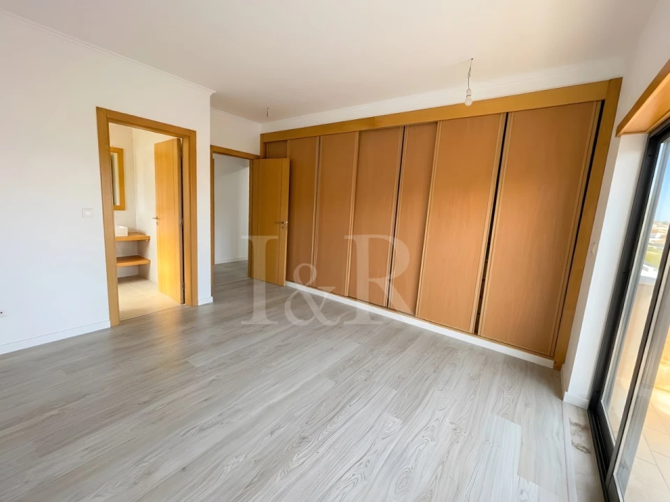 Moradia T5 para Venda em Laranjeiro e Feijó Foto 23