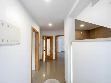 Moradia T5 para Venda em Laranjeiro e Feijó