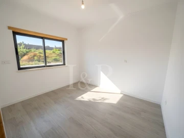 Moradia T5 para Venda em Laranjeiro e Feijó