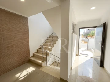 Moradia T5 para Venda em Laranjeiro e Feijó