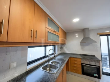 Moradia T5 para Venda em Laranjeiro e Feijó