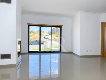 Moradia T5 para Venda em Laranjeiro e Feijó