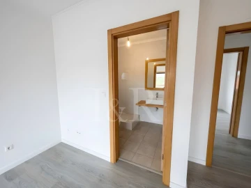 Moradia T5 para Venda em Laranjeiro e Feijó