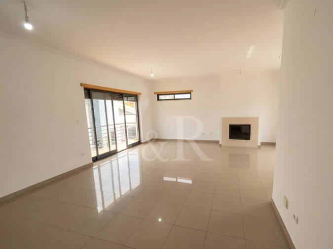 Moradia T5 para Venda em Laranjeiro e Feijó Foto 2