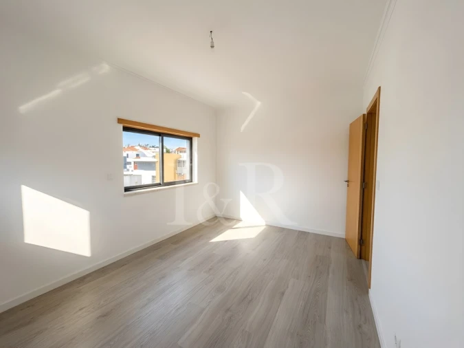 Moradia T5 para Venda em Laranjeiro e Feijó Foto 32