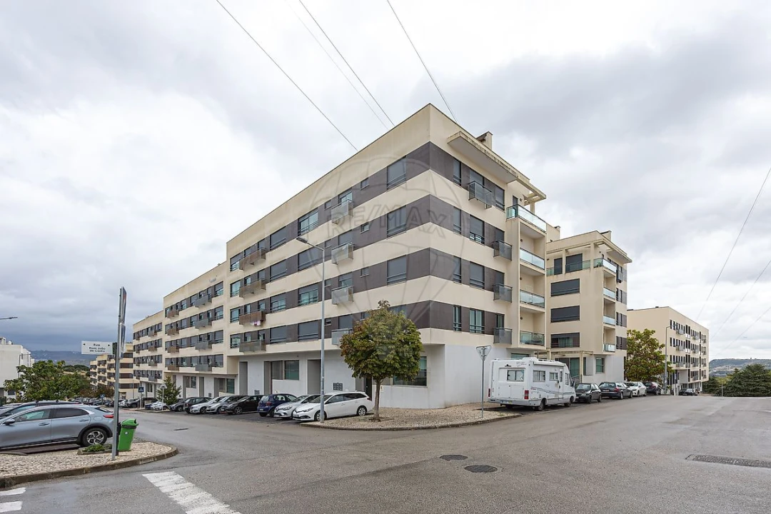 Apartamento T2 para Venda em Santo António dos Cavaleiros e Frielas Foto 11