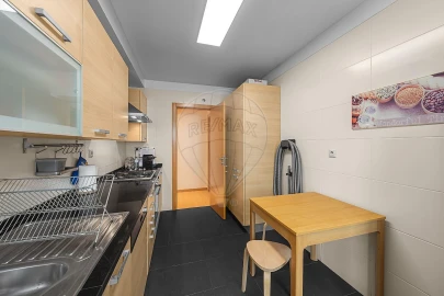 Apartamento T2 para Venda em Santo António dos Cavaleiros e Frielas