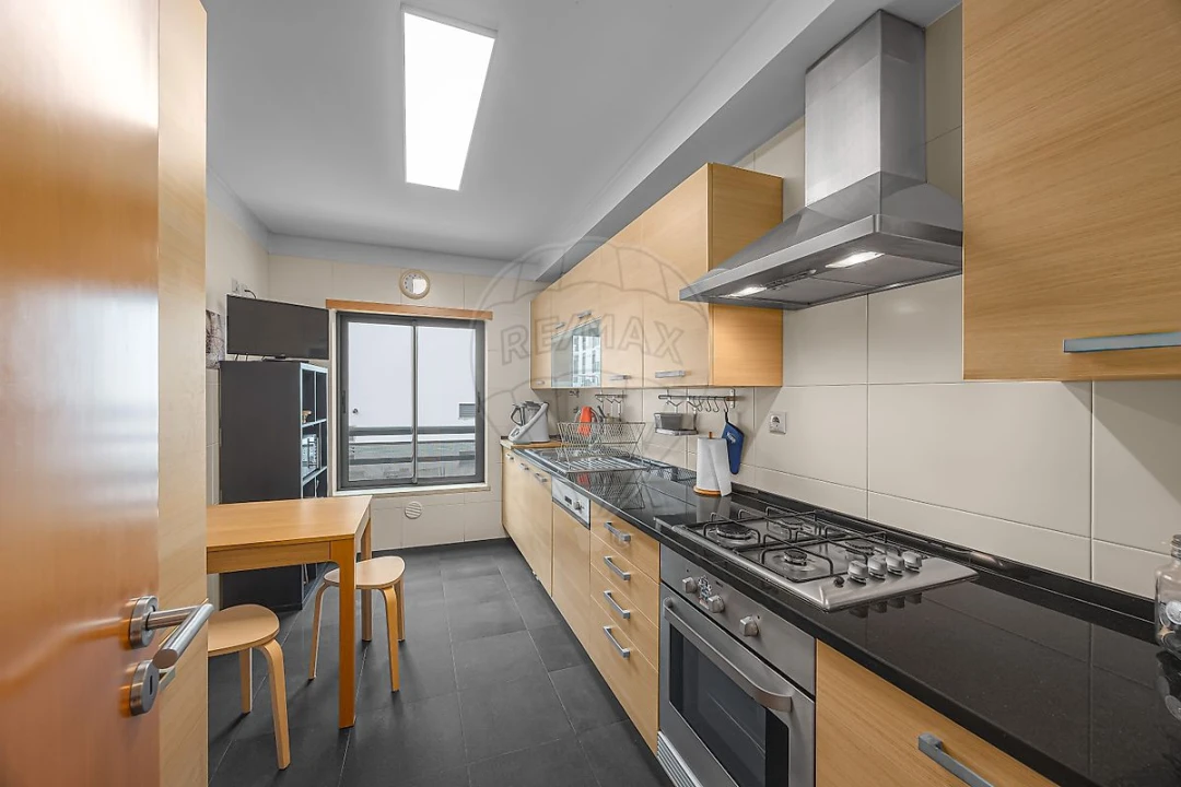 Apartamento T2 para Venda em Santo António dos Cavaleiros e Frielas Foto 8