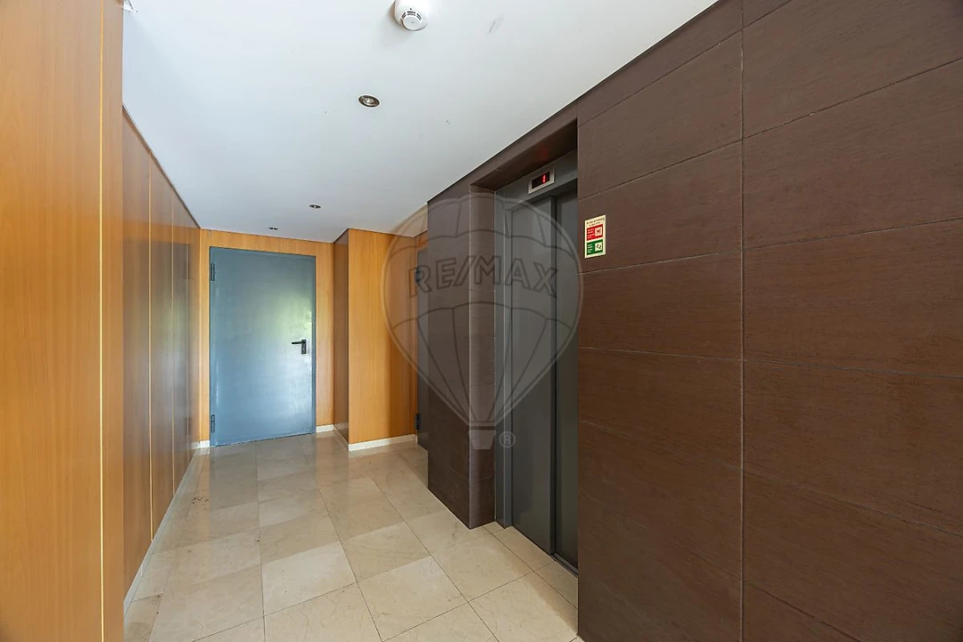 Apartamento T2 para Venda em Santo António dos Cavaleiros e Frielas Foto 12