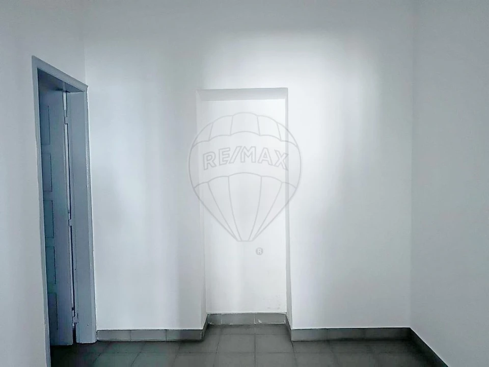 Loja para Arrendamento em Vila Nova da Barquinha Foto 7