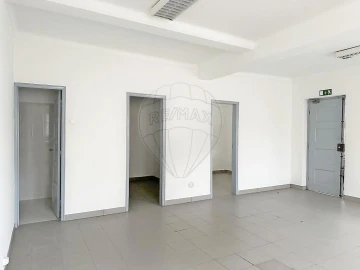 Loja para Arrendamento em Vila Nova da Barquinha