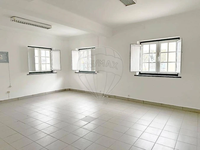 Loja para Arrendamento em Vila Nova da Barquinha Foto 10