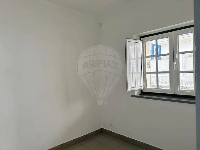 Loja para Arrendamento em Vila Nova da Barquinha Foto 8