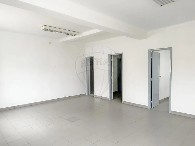 Loja para Arrendamento em Vila Nova da Barquinha Foto 3