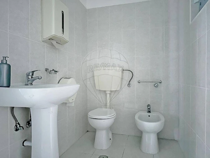 Loja para Arrendamento em Vila Nova da Barquinha Foto 6