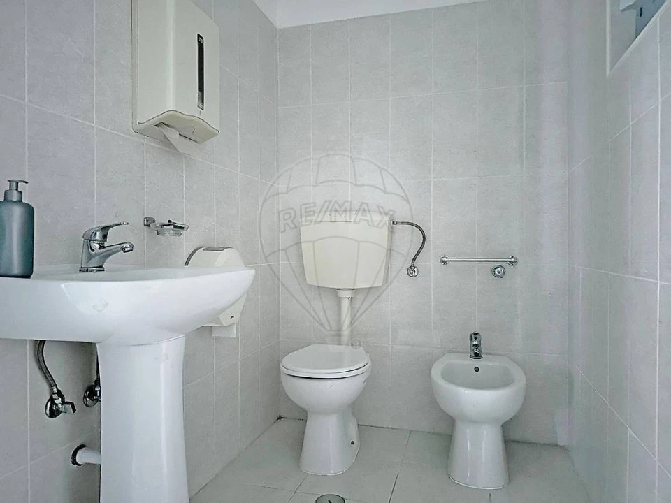 Loja para Arrendamento em Vila Nova da Barquinha Foto 6