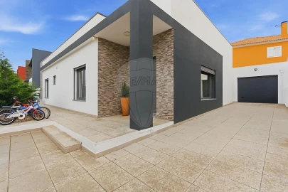 Moradia T4 para Venda em Gambia-Pontes-Alto da Guerra