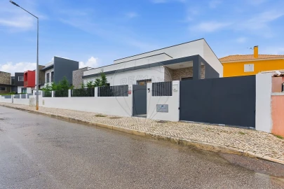 Moradia T4 para Venda em Gambia-Pontes-Alto da Guerra