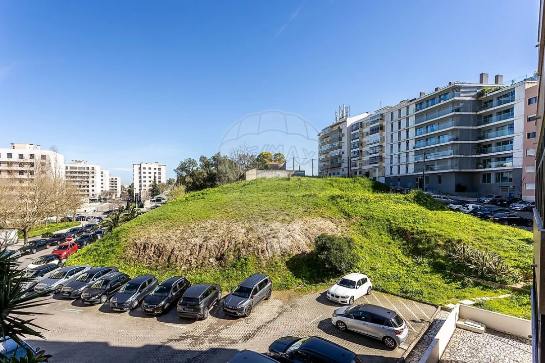 Apartamento T3 para Arrendamento em São Domingos de Benfica Foto 13