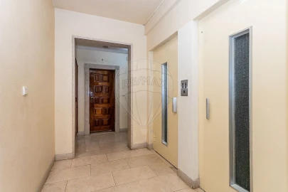 Apartamento T3 para Arrendamento em São Domingos de Benfica