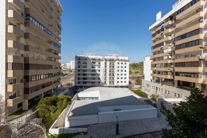 Apartamento T3 para Arrendamento em São Domingos de Benfica