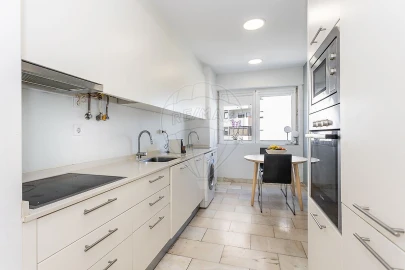Apartamento T3 para Arrendamento em São Domingos de Benfica
