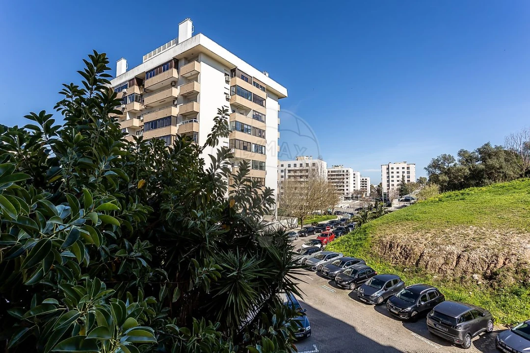 Apartamento T3 para Arrendamento em São Domingos de Benfica Foto 12