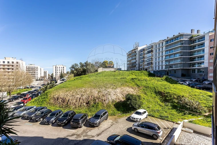 Apartamento T3 para Arrendamento em São Domingos de Benfica Foto 13