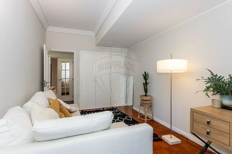 Apartamento T3 para Arrendamento em São Domingos de Benfica Foto 3