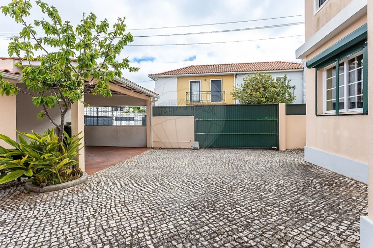 Moradia T3 para Venda em Benfica Foto 41