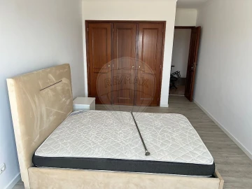 Apartamento T2 para Venda em Massamá e Monte Abraão