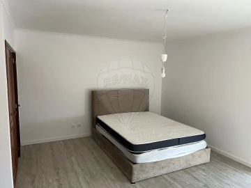 Apartamento T2 para Venda em Massamá e Monte Abraão