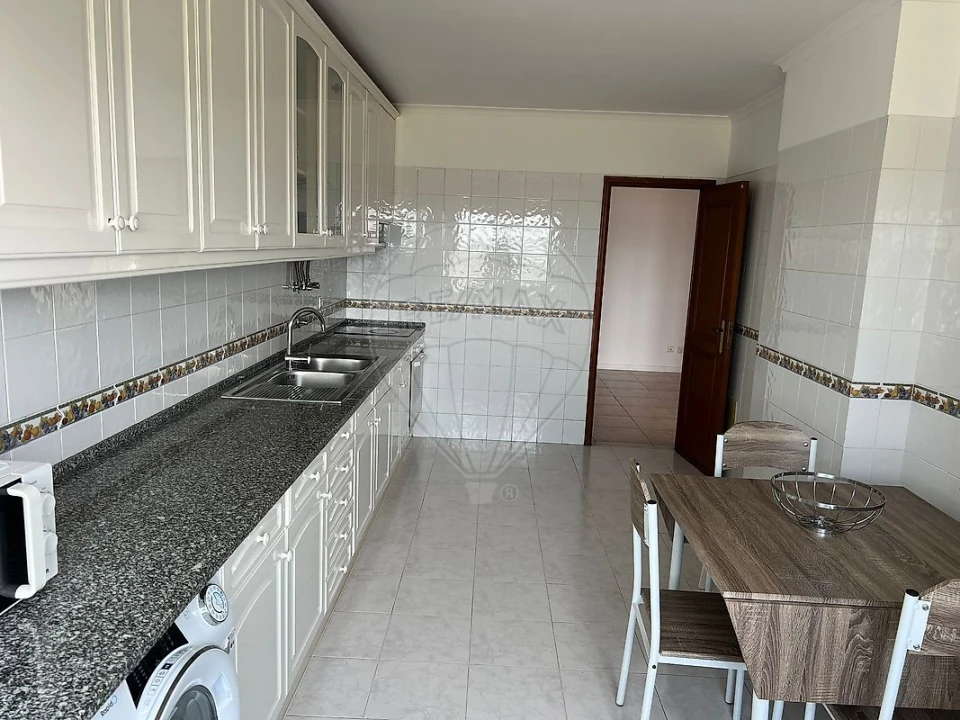 Apartamento T2 para Venda em Massamá e Monte Abraão Foto 1