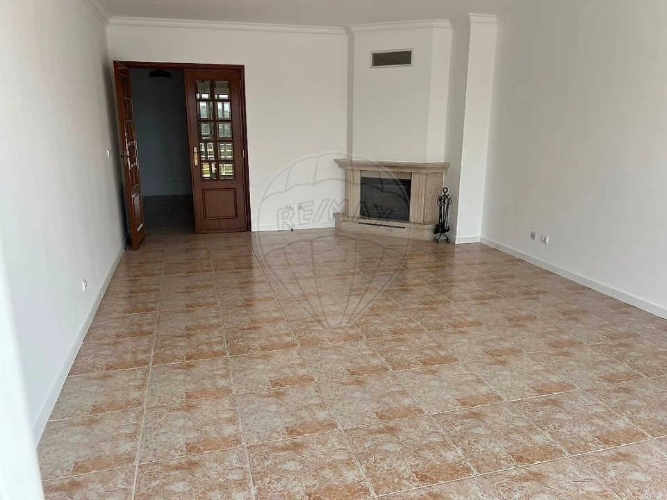 Apartamento T2 para Venda em Massamá e Monte Abraão Foto 5