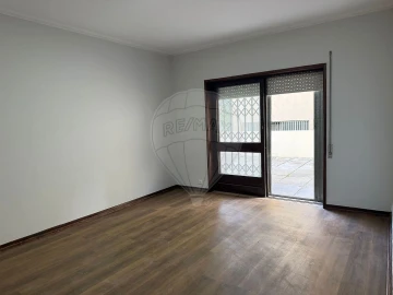 Apartamento T3 para Arrendamento em Mafamude e Vilar do Paraíso