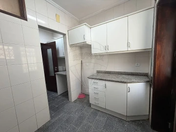 Apartamento T3 para Arrendamento em Mafamude e Vilar do Paraíso
