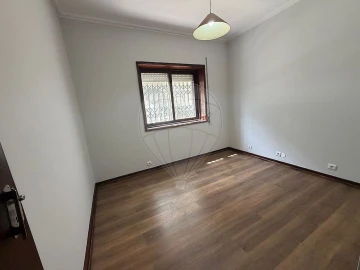 Apartamento T3 para Arrendamento em Mafamude e Vilar do Paraíso