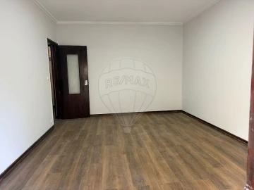 Apartamento T3 para Arrendamento em Mafamude e Vilar do Paraíso