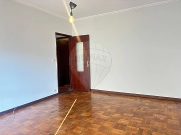 Apartamento T3 para Arrendamento em Mafamude e Vilar do Paraíso