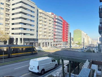 Apartamento T3 para Arrendamento em Mafamude e Vilar do Paraíso