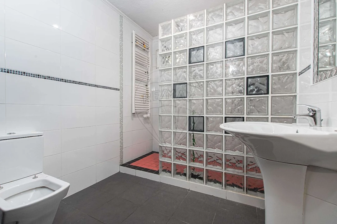 Moradia T4 para Venda em Camarate, Unhos e Apelação Foto 37