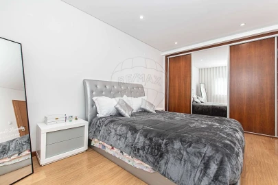 Moradia T4 para Venda em Camarate, Unhos e Apelação