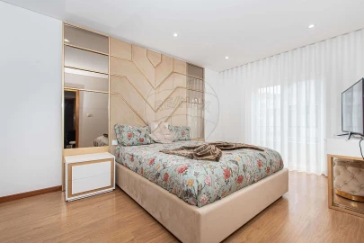 Moradia T4 para Venda em Camarate, Unhos e Apelação