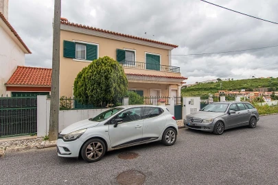 Moradia T4 para Venda em Camarate, Unhos e Apelação