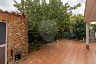 Moradia T4 para Venda em Camarate, Unhos e Apelação