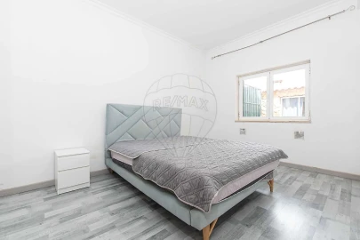 Moradia T4 para Venda em Camarate, Unhos e Apelação