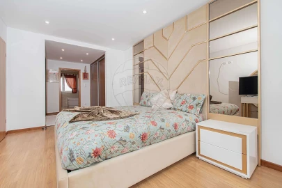 Moradia T4 para Venda em Camarate, Unhos e Apelação