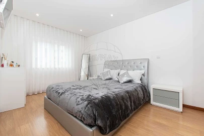 Moradia T4 para Venda em Camarate, Unhos e Apelação