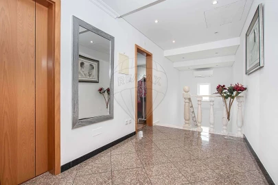 Moradia T4 para Venda em Camarate, Unhos e Apelação