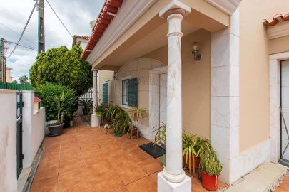 Moradia T4 para Venda em Camarate, Unhos e Apelação